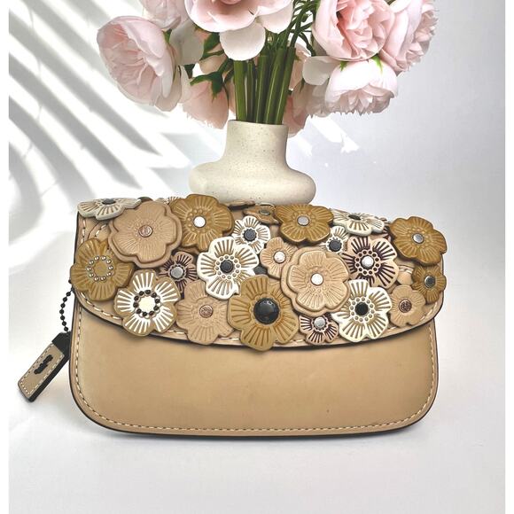 Coach 1941 tea rose Wristlet - Picture 1 of 8